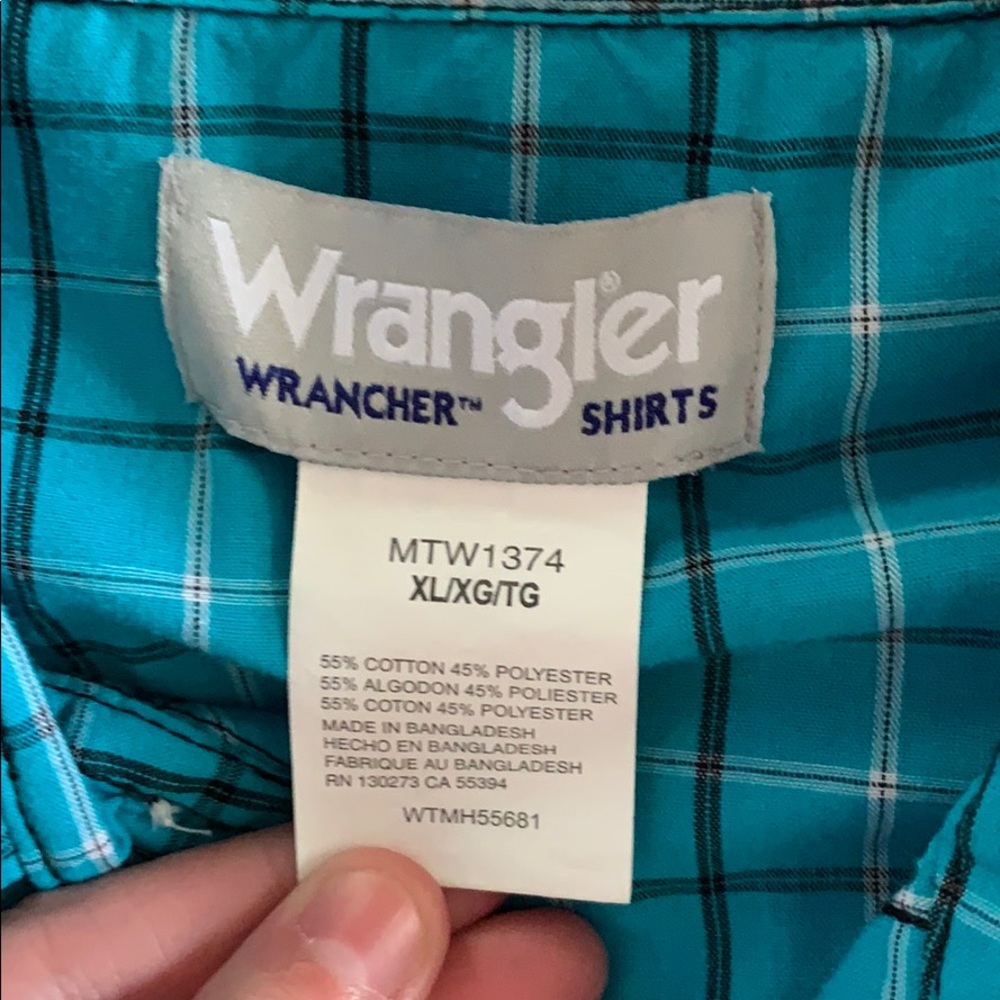 Men’s Wrangler button down - Picture 2 of 2